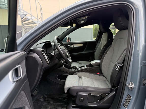 Volvo XC40 11 of 27