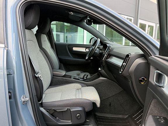 Volvo XC40 10 of 27