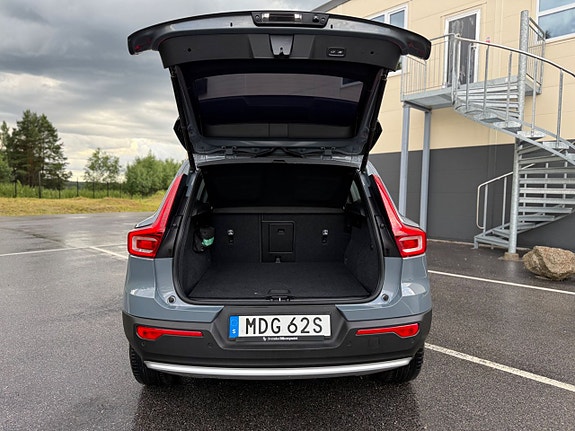 Volvo XC40 17 of 27