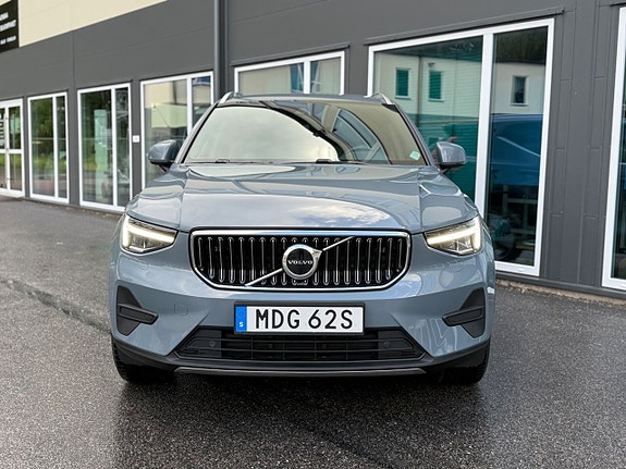 Volvo XC40 4 of 5