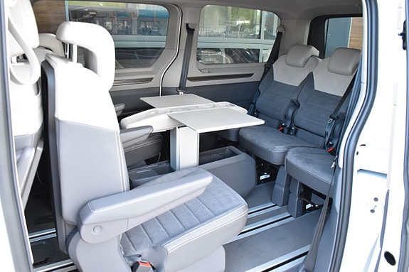 Volkswagen Multivan 9 of 20