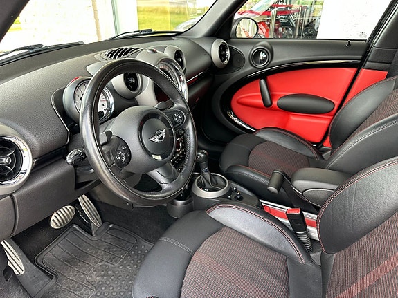 MINI Cooper 4 of 5