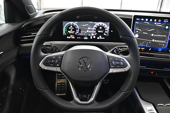 Volkswagen Passat 11 of 28