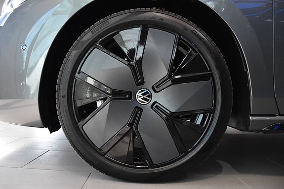 Volkswagen Passat 9 of 28