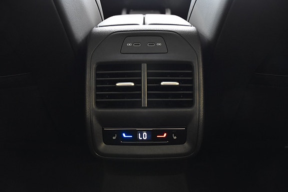 Volkswagen Passat 25 of 28