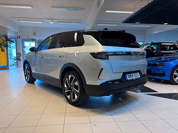 Opel Grandland 2 of 5