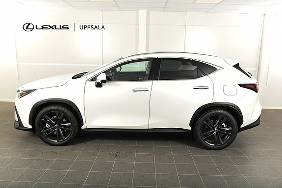 Lexus NX450h+ 2 of 3