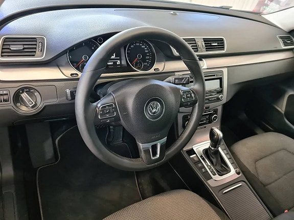 Volkswagen Passat 9 of 11