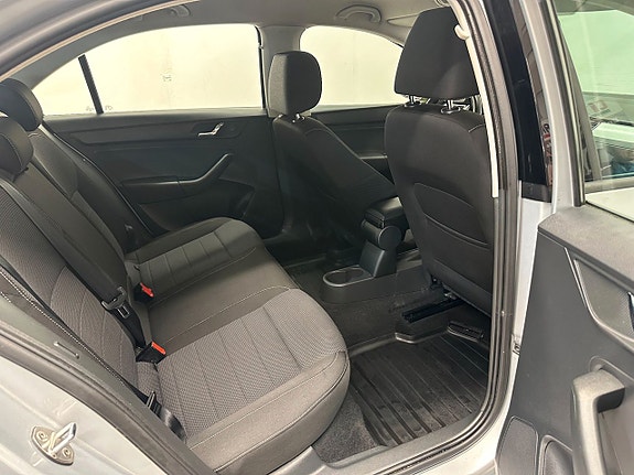 Skoda Rapid 12 of 18