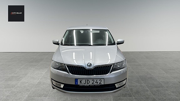 Skoda Rapid 2 of 18