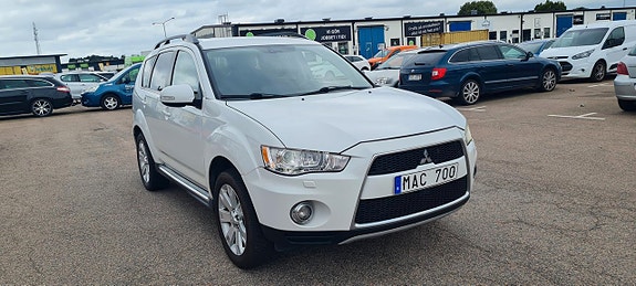 Mitsubishi Outlander 2 of 13