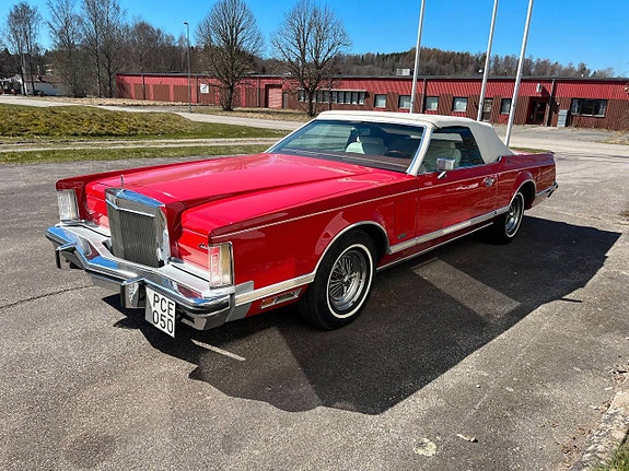 Lincoln Continental 2 of 5