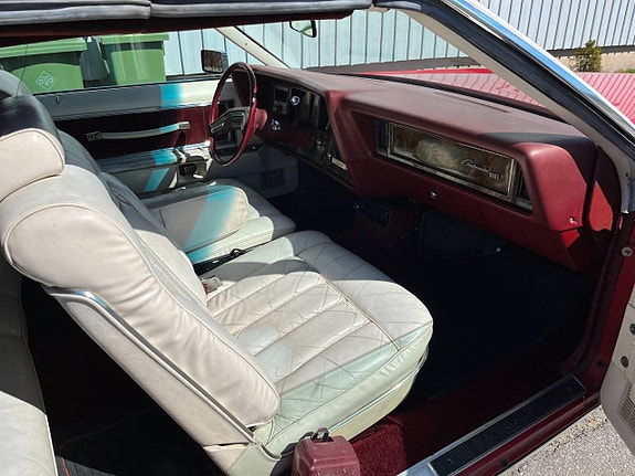 Lincoln Continental 18 of 20