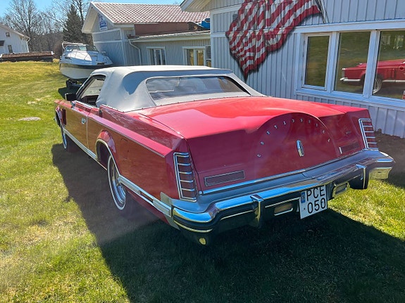 Lincoln Continental 11 of 20