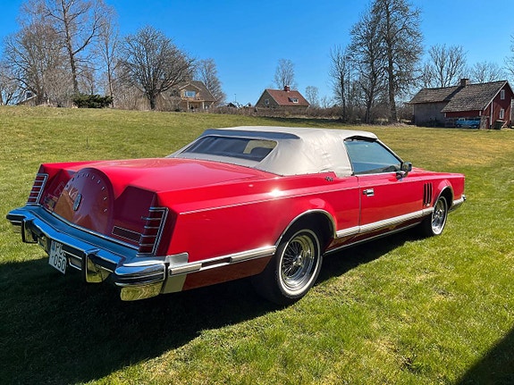 Lincoln Continental 9 of 20