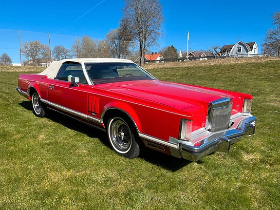 Lincoln Continental 8 of 20