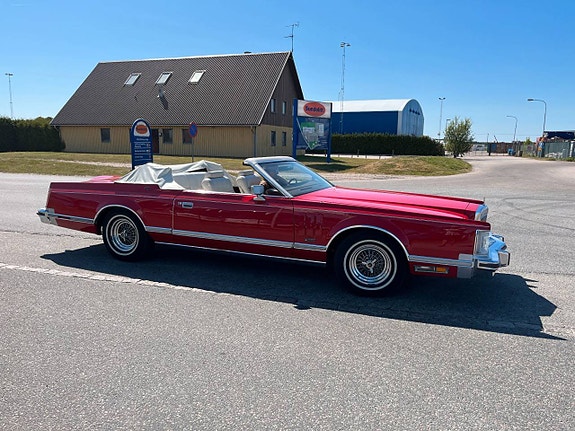 Lincoln Continental 15 of 20