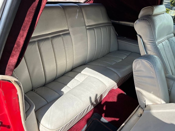 Lincoln Continental 17 of 20