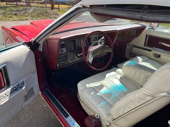 Lincoln Continental 16 of 20