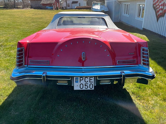 Lincoln Continental 10 of 20