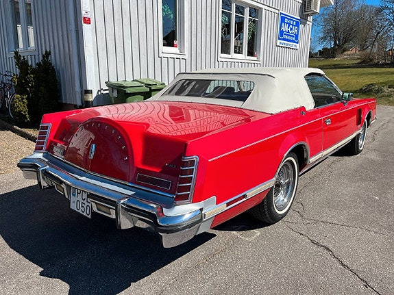 Lincoln Continental 6 of 20