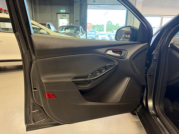 Ford Focus 13 of 22