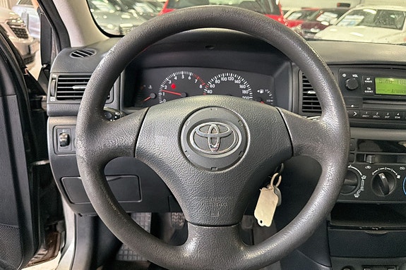 Toyota Corolla 15 of 19