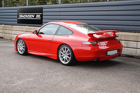 Porsche 911 4 of 5