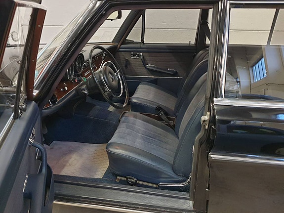Mercedes-Benz 280 12 of 27