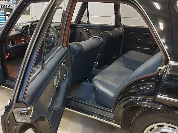 Mercedes-Benz 280 13 of 27
