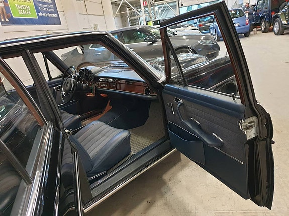 Mercedes-Benz 280 15 of 27