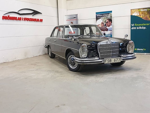 Mercedes-Benz 280 2 of 5