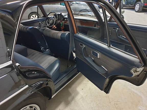 Mercedes-Benz 280 16 of 27