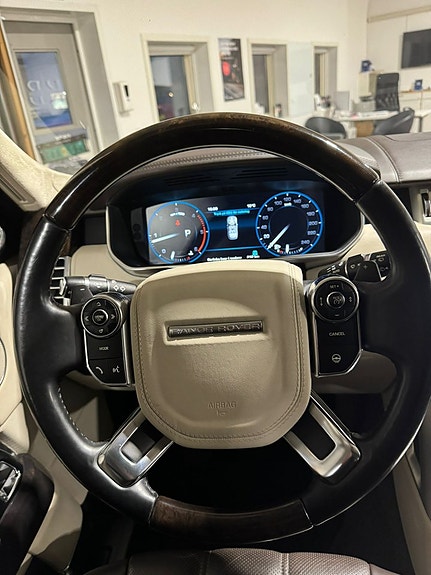 Land Rover Range Rover 13 of 30