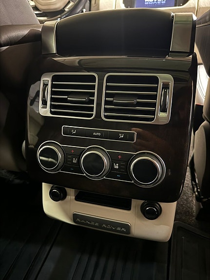 Land Rover Range Rover 27 of 30