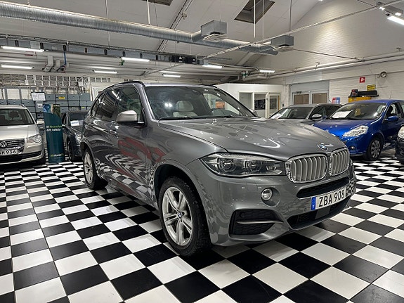 BMW X5 2 of 5
