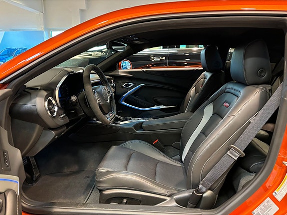 Chevrolet Camaro 8 of 16