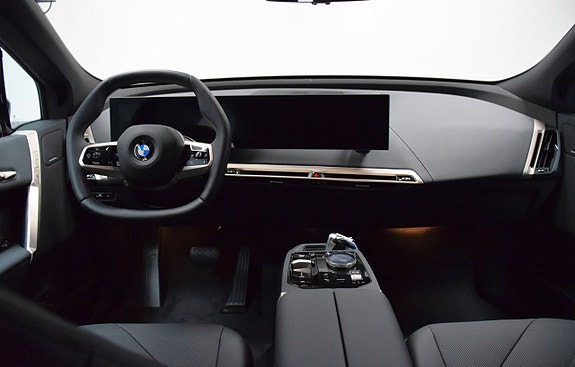 BMW iX 2 of 5