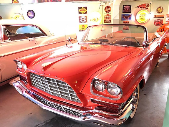 Chrysler 300 2 of 5
