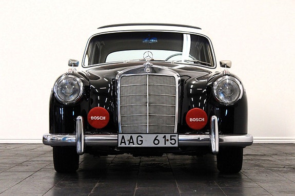 Mercedes-Benz W180 2 of 5