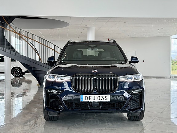 BMW X7 3 of 28