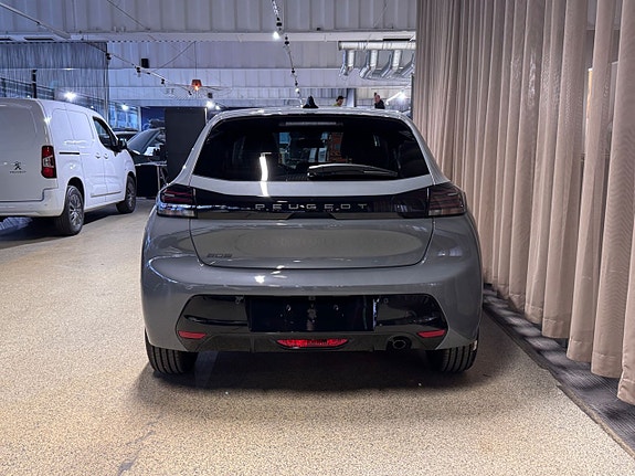 Peugeot 208 4 of 10