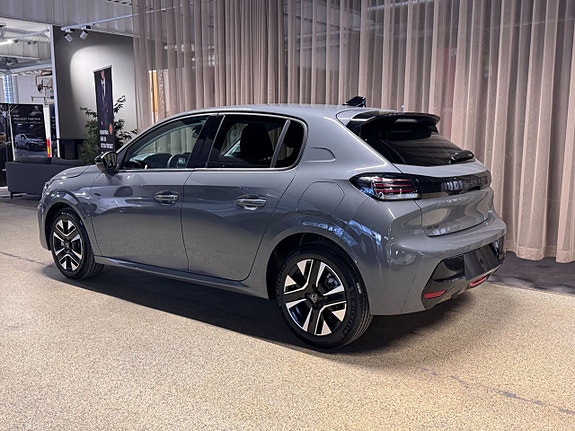 Peugeot 208 3 of 10