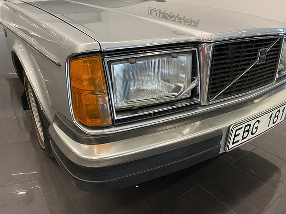 Volvo 262 8 of 30