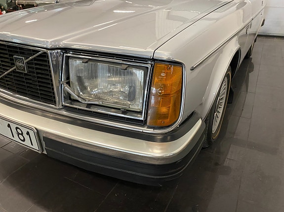 Volvo 262 9 of 30