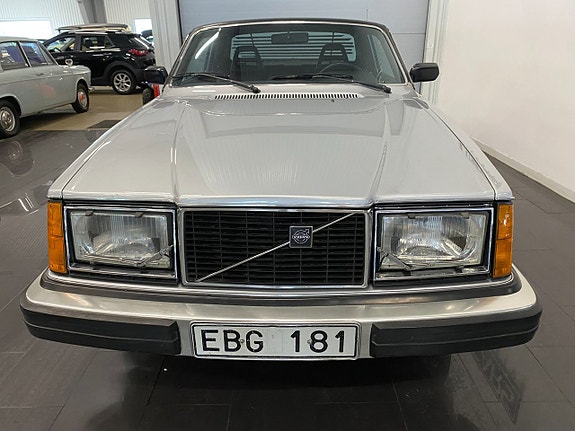 Volvo 262 4 of 30