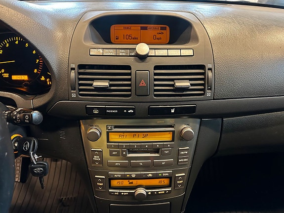 Toyota Avensis 9 of 17