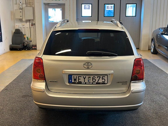 Toyota Avensis 6 of 17
