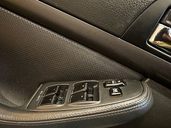 Toyota Avensis 8 of 17