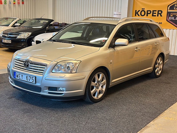 Toyota Avensis 2 of 5
